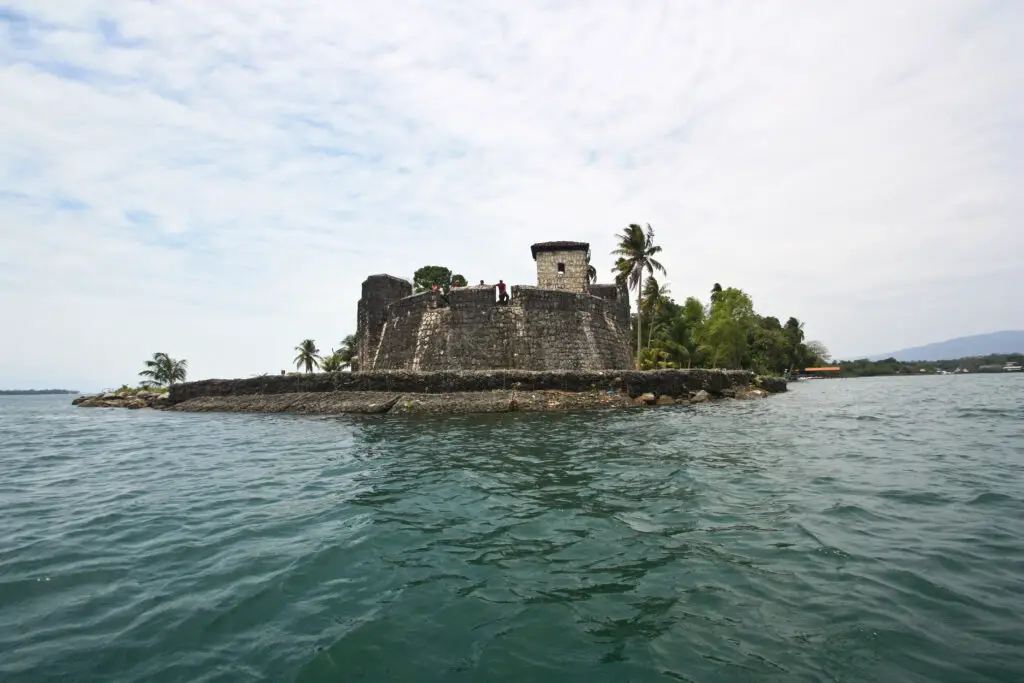 castillo en isla
